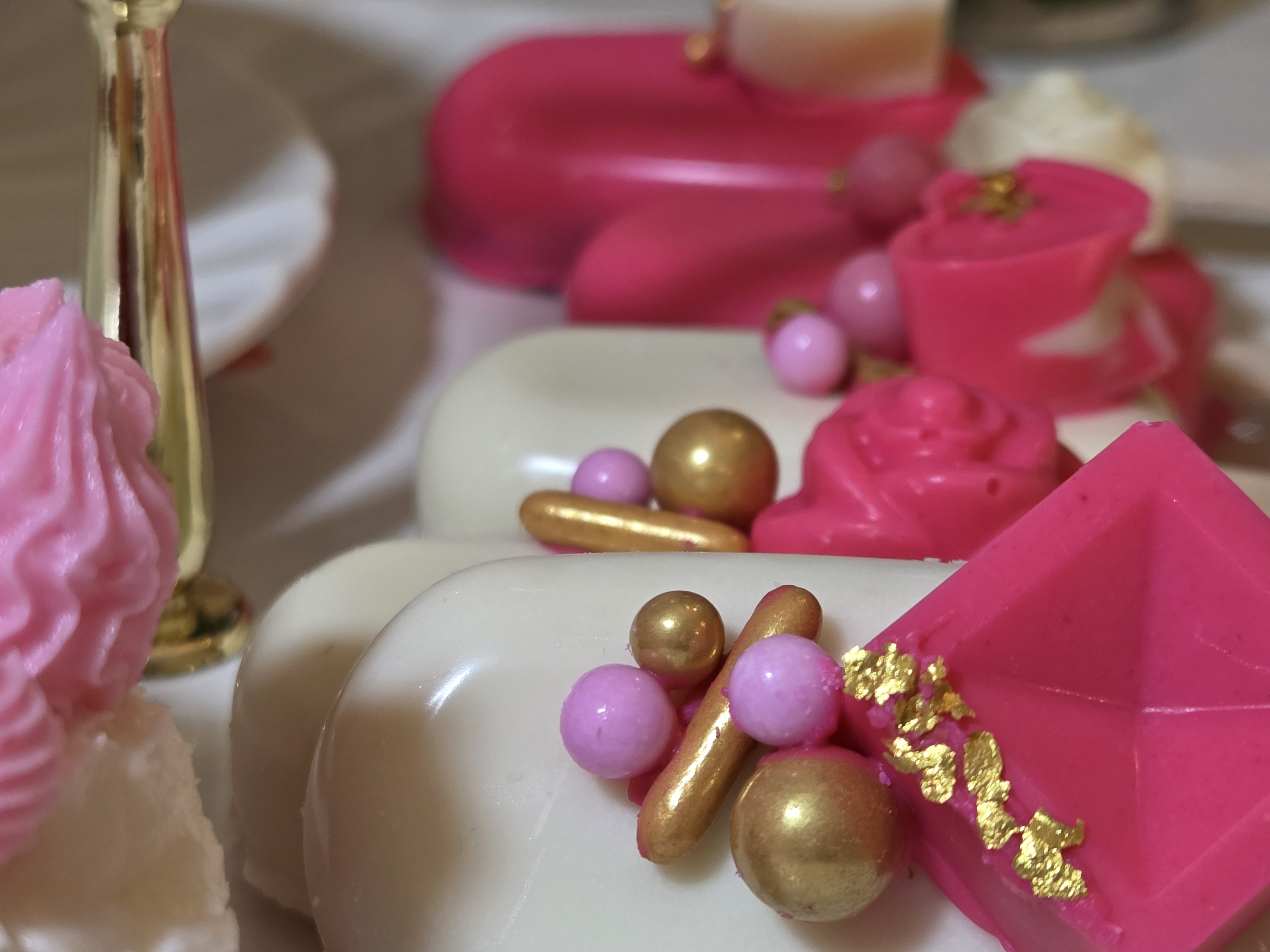 Browse our custom cakes, cupcakes and dessert menu